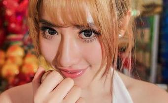 AISS爱丝(钻石版) - 亚美依私拍：逛街时我和试衣间的秘密交易
