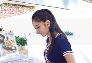AISS爱丝(钻石版) - 图集：萱萱健身日常，眨眼间的意外，能不能给我来点‘力量’？