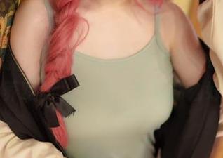 免费的原图，Halo_酱穿上那件制服，居然还挺养眼的。你说，真有那么好看吗？