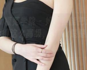 MFStar模范学院 - 她竟然能把这样简单的礼服穿得这么高级，Milk楚楚的最新美图真是太特别了！