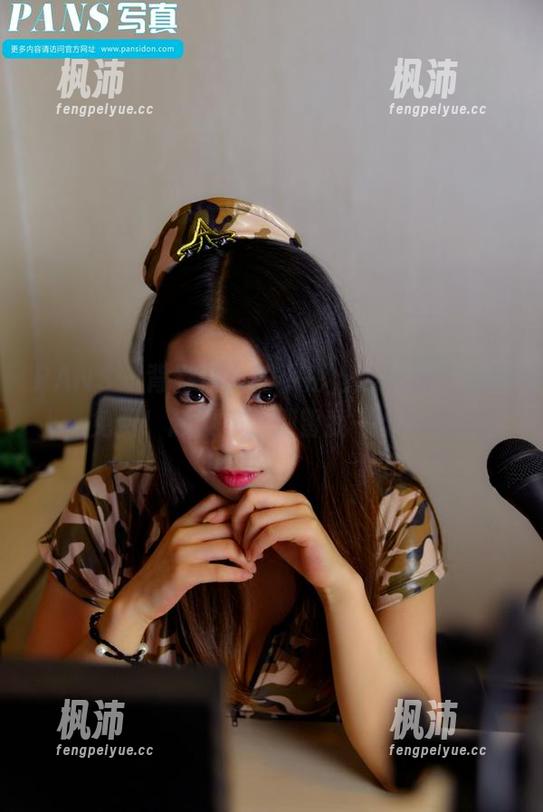 PANS - 背影迷人的小彤，连衣裙图包送上，免费！赶紧来，别留我一个人自嗨！-枫沛玥