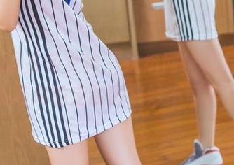 TouTiao头条女神 - 这组网袜真有个性，梁芮溪的定制图集妙不可言。