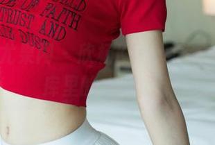 UGirls尤果网 - 欣杨Kitty泳衣写真：图库里的水波荡漾