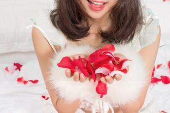 UGirls尤果网 - 不知道连衣裙怎么搭？韩恩美带来免费的灵感资源，别错过！