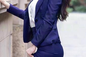 Xiuren秀人网 - 不走寻常路的Carol周妍希私拍图集：满满的JK气息和一丝淡淡的傲娇。
