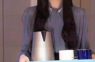 Xiuren秀人网 - 挑战传统：MOON嘉依写真全集里的修女新风貌