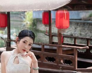 Xiuren秀人网 - 唐翩翩的居家套图：谁说家里不能拍得那么好看？