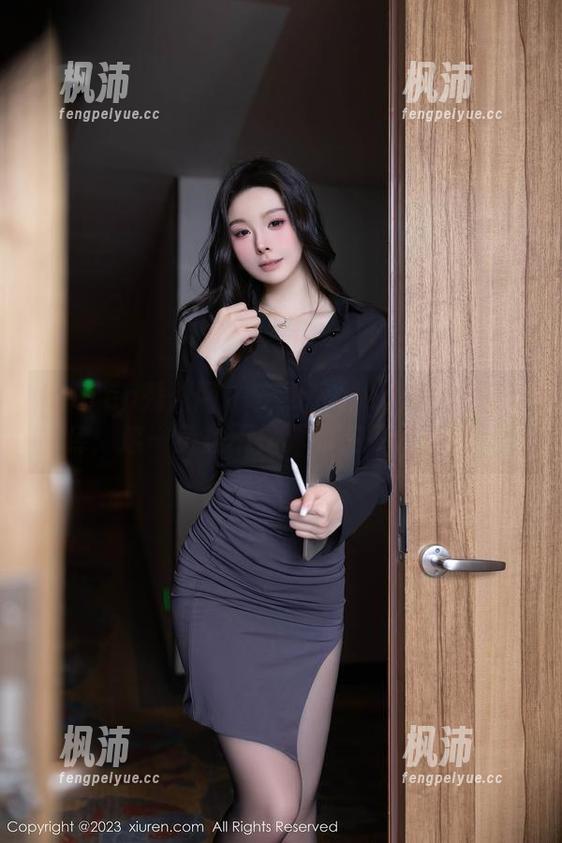 Xiuren秀人网 - 安然Maleah的套装图库:这一身是不是真的在打光粉啊?-枫沛玥 Xiuren秀人网 - 安然Maleah的套装图库:这一身是不是真的在打光粉啊?-枫沛玥