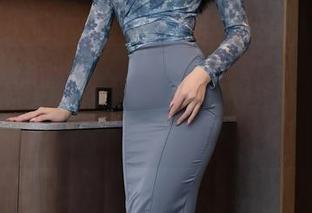 Xiuren秀人网 - 连体衣界的新宠：王伊纯的原图让人沉迷，资源也是玩出新花样。