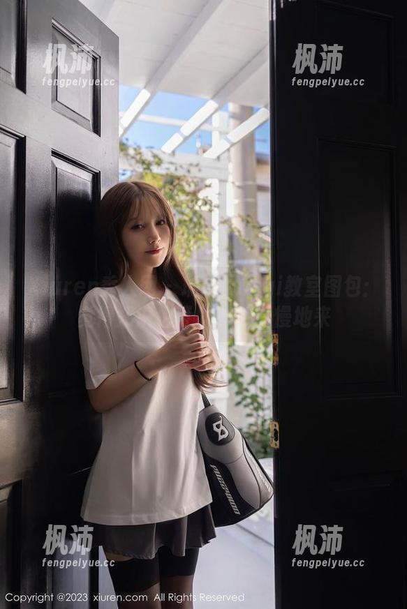 Xiuren秀人网 - 瑞瑞ruirui教室图包：觉得知识也可以有点慢慢地来-枫沛玥