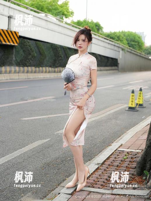Xiuren秀人网 - 白浅浅的女友：这图包，看来得下载试试了！-枫沛玥