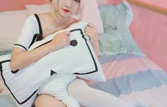lovely呆玄发疯般拍的小狐狸：这是啥新的写真风格？