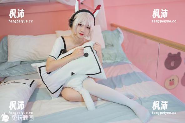 lovely呆玄发疯般拍的小狐狸:这是啥新的写真风格?-枫沛玥 lovely呆玄发疯般拍的小狐狸:这是啥新的写真风格?-枫沛玥