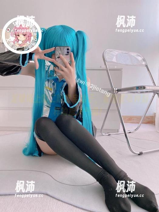 足球场上的二阶堂宅绘子，套图里有种别样的撩人气息！-枫沛玥