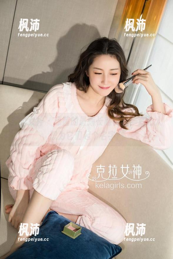 克拉女神 - 惠茜的最新长腿资源，直让人想为它们起个名字！-枫沛玥