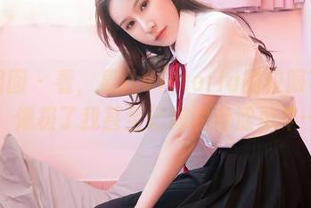 嗲囡囡 - 看，果儿Victoria的校服写真，像极了我甚至记得的青涩那年…