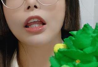夏小秋秋秋的美腿，放在这个图包里好像偷偷在挑我