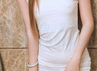 头条女神 - 个人认为，杨漫妮baby的夏日作品放树林里都能出片