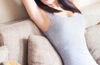 头条女神 - 白一晗的校服私拍，审美是一道数学题，你不懂我也不懂。