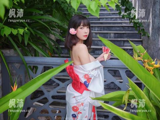 我猜姜仁卿(강인경)的镂空风格是从哪里来的，原图一看就知道是那种热爱自由的灵魂！-枫沛玥