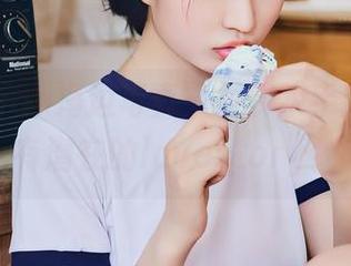 年年Nnian海边写真，发现水手服和海浪有潜在的lovestory！