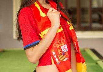 推女神 - 久违的潇同学连衣裙美图，来负责吸取目光了是吧？