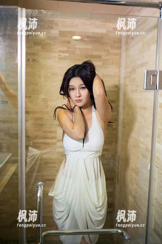 推女郎 - 王依萌短裙美图更新，此刻正在现场的我默默感叹……-枫沛玥