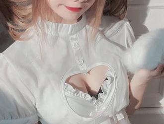 兔子护士果咩酱的精选写真，看她如何把‘治愈’演绎成甜蜜的诱惑。