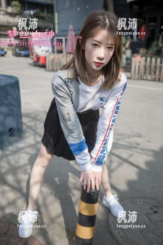 梦丝女神 - 短裙带来的不止视觉,雪馨原图与壁纸的完美交融-枫沛玥 梦丝女神 - 短裙带来的不止视觉,雪馨原图与壁纸的完美交融-枫沛玥