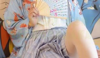 森萝财团送上最新图包，蓝色格子裙？不如说它的心思更让人琢磨