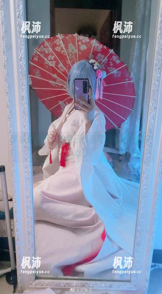 学妹那点事，汐兔子最新写真集狠狠戳中心口-枫沛玥