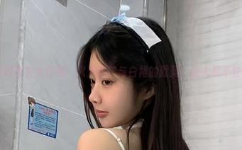 微密圈 - 私房图包大作战，火龙果羊与白裙的默契，让人忍不住多瞧一眼。