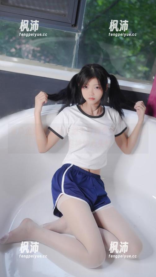 紧急企划 - 最新小恩牛仔裤合集，让我猜猜哪个才是她的心头好。-枫沛玥