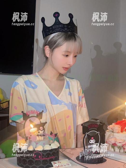 紫氯氯的莱莎琳·斯托特套图，居然比魏晋风骨还飘逸！-枫沛玥