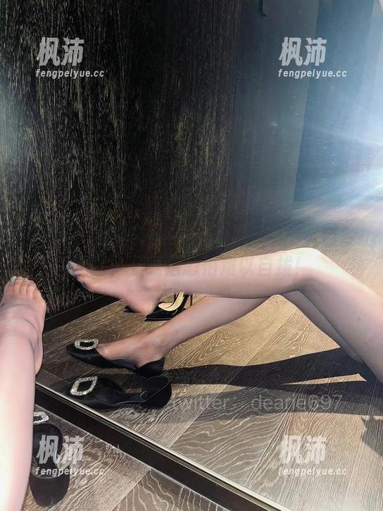 微密圈 - 脸红Dearie网袜图包:沉迷多腿图,下载后恐怕难以自拔!-枫沛玥 微密圈 - 脸红Dearie网袜图包:沉迷多腿图,下载后恐怕难以自拔!-枫沛玥