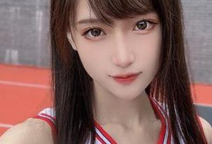 腐团儿Ikaros1.0版的纯白壁纸，不知道在我电脑桌面上会不会也沾点儿仙气
