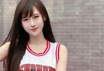 腐团儿Ikaros的美腿无圣光，反而更显真实，这写真里写满了她的气息。