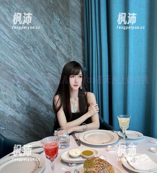 最新写真：腐团儿Ikaros在天台上的自我放逐-枫沛玥