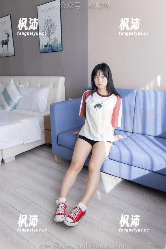 袜啵啵 - 网盘新发现，小甜豆的透明高跟鞋，我是不是该顺便下载点别的？-枫沛玥