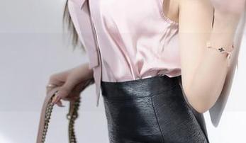 语画界 - 杨晨晨的韵味旗袍女神，原图中真有点让人想多的意味。