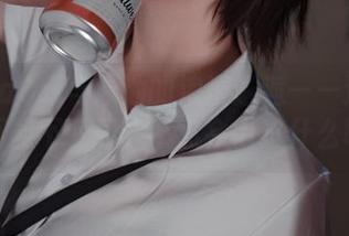 阿薰kaOri与泳池的浪漫邂逅——这套图你不能不下载，不然会错过什么呢？