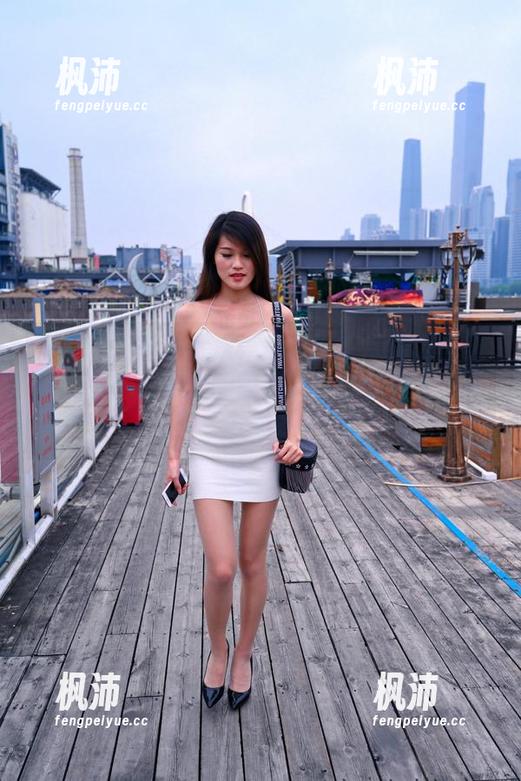 魔镜街拍的新玩法:白色高跟旗袍肉丝美女,美图就像夏天的西瓜,让你根本停不下来!-枫沛玥 魔镜街拍的新玩法:白色高跟旗袍肉丝美女,美图就像夏天的西瓜,让你根本停不下来!-枫沛玥